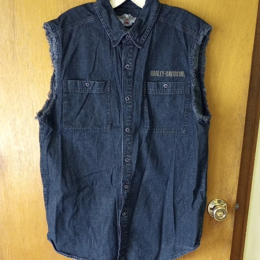 Harley-Davidson Large Sleeveless Button Down Embroidered Shirt. Pockets & Collar